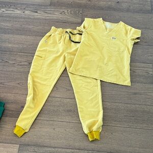 Figs Mustard Scrub set